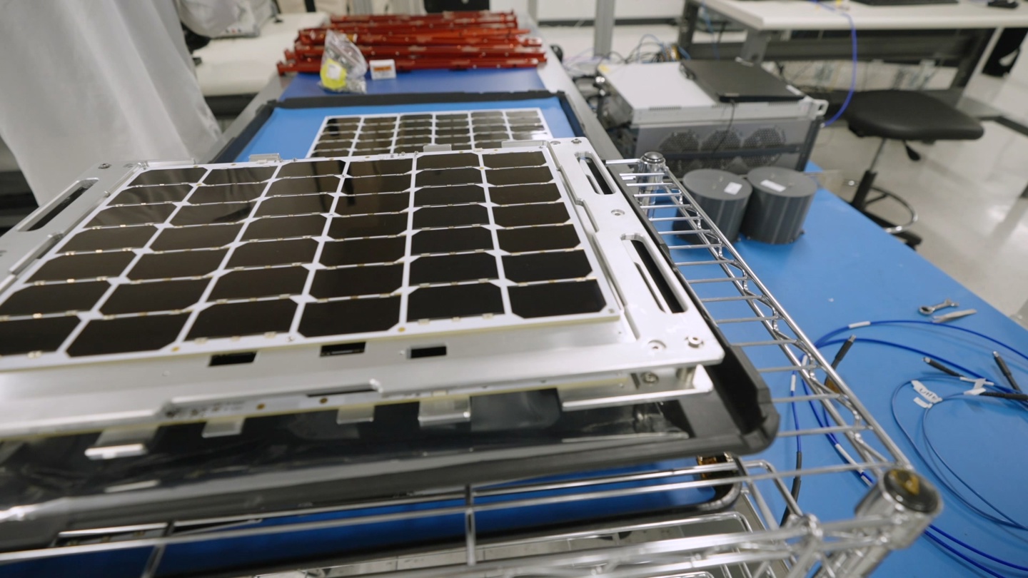 英伟达 H100 GPU 将“上天”:无限太阳能驱动、免费“宇宙级空调”散热