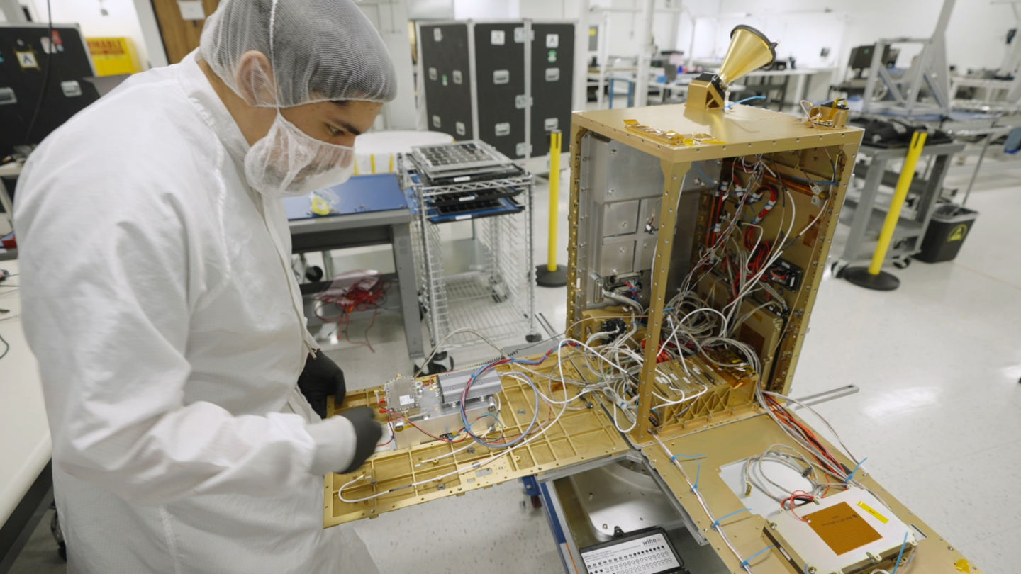 英伟达 H100 GPU 将“上天”:无限太阳能驱动、免费“宇宙级空调”散热