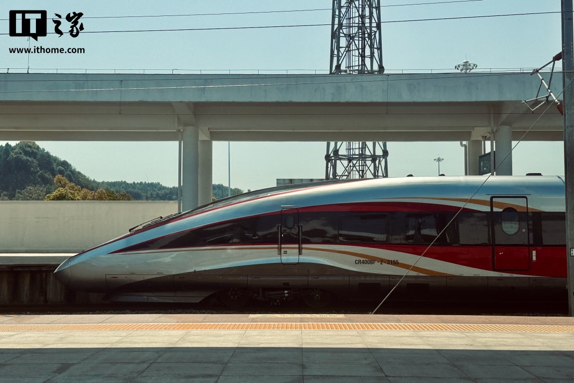 复兴号站台外观