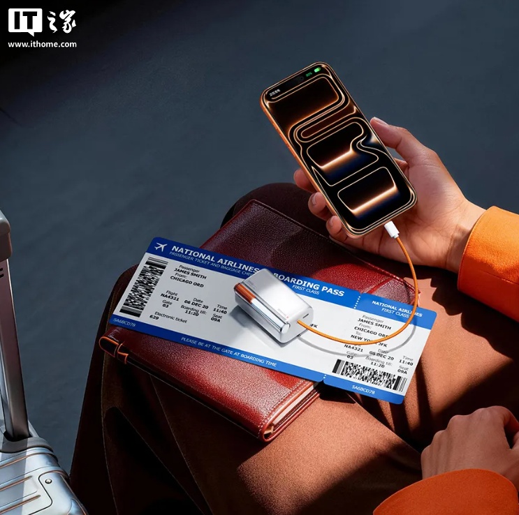 闪极随行 Pro 移动电源发布:小巧尺寸自带线、45W 充电,239 元