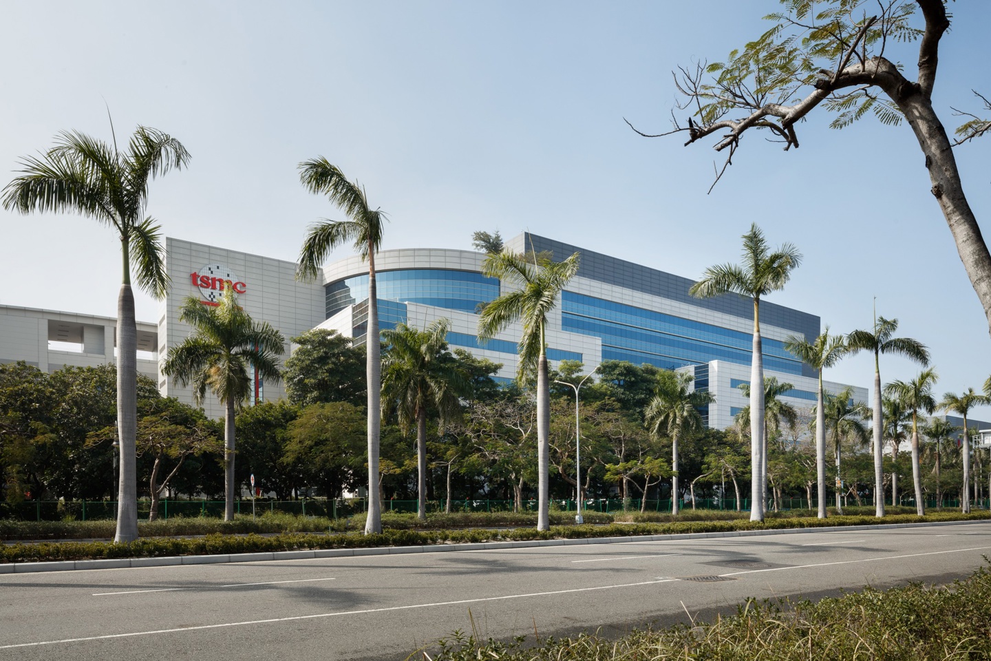 消息称台积电未来 3 年针对 Fab 14 晶圆厂成熟制程减产 15%,月产能下降 5 万片