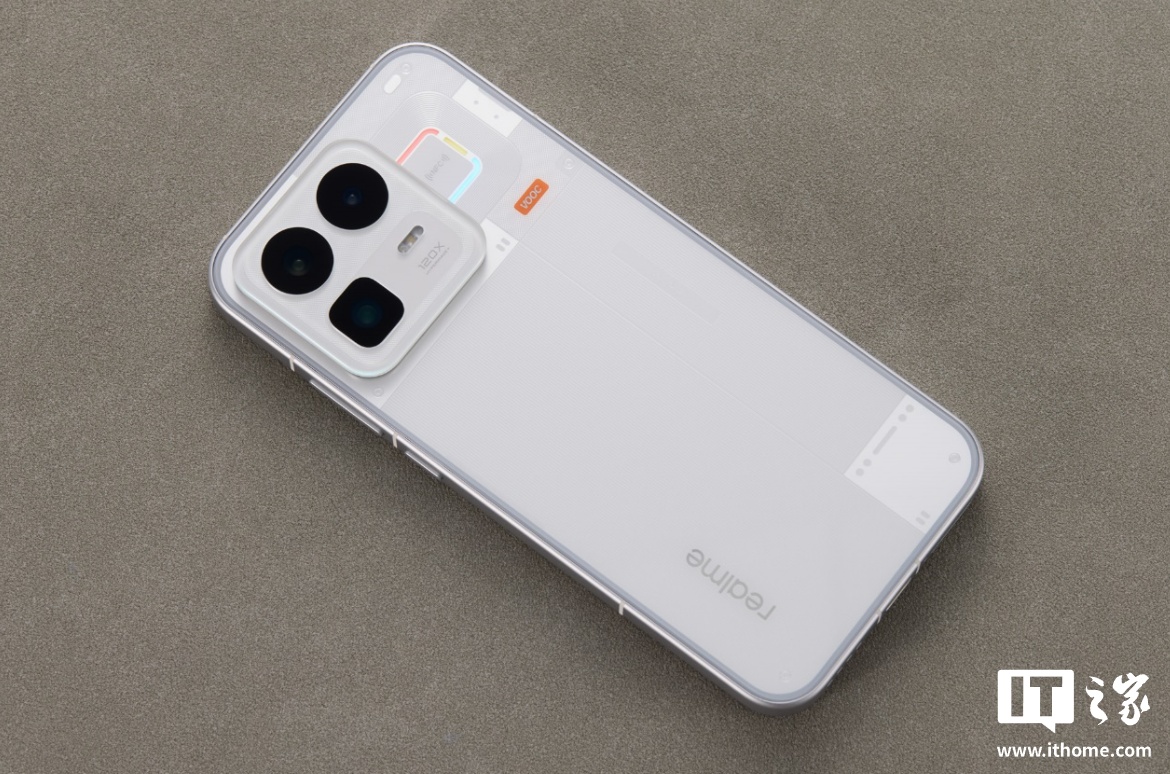 realme 真我 Neo8 手机维修备件价格公布:屏幕组件 899 元,电池 279 元