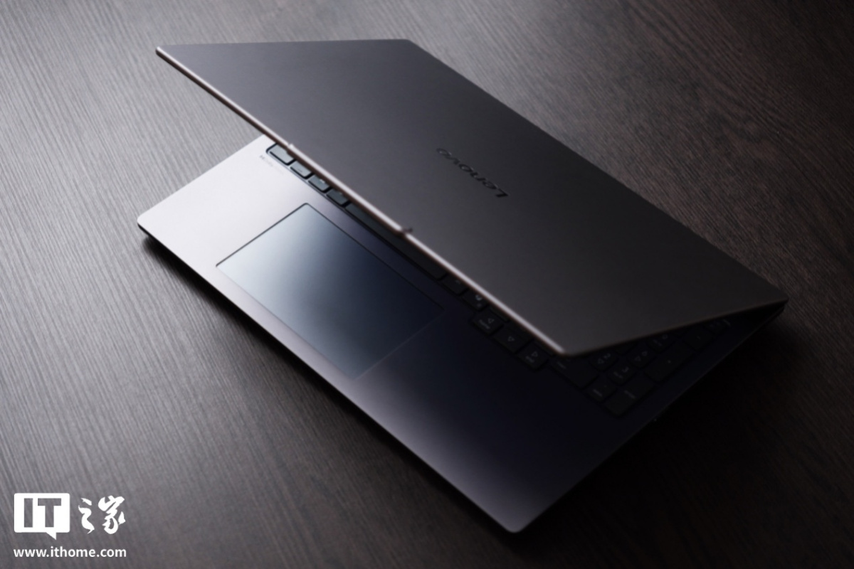 桌子上的手机AI 生成的内容可能不正确。