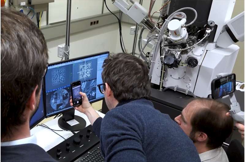 世界最小二维码问世:仅 1.98 平方微米,数据可存千年